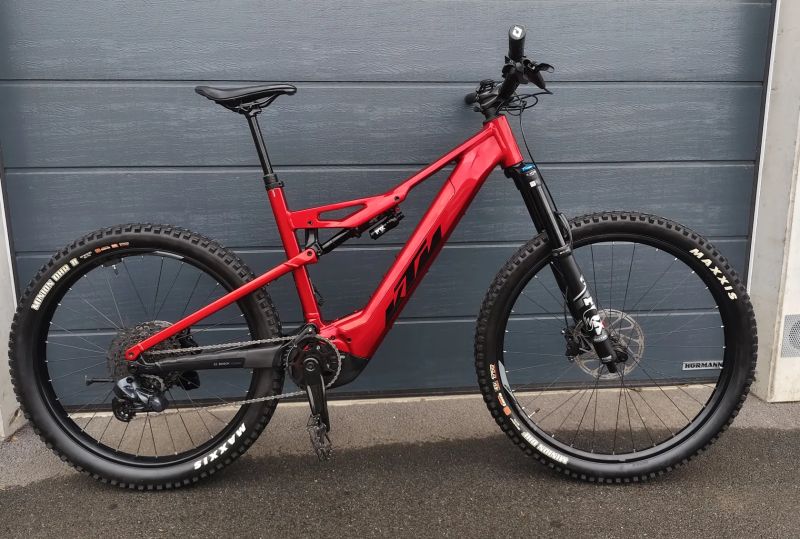 KTM MACINA KAPOHO 7971 CHROME RED