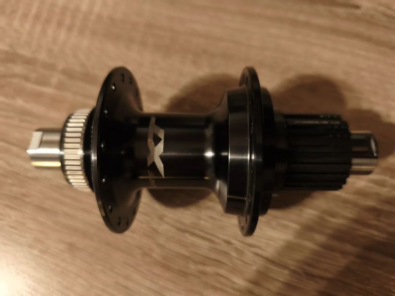 Zadní náboj Shimano XT FH-M8110 , 32děr , osa 12x142mm , CL