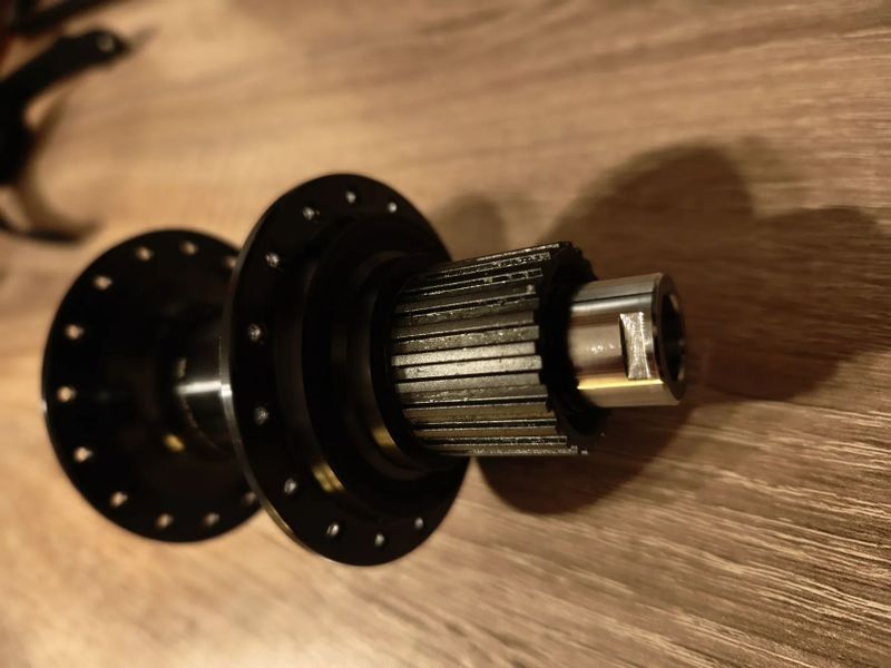 Zadní náboj Shimano XT FH-M8110 , 32děr , osa 12x142mm , CL