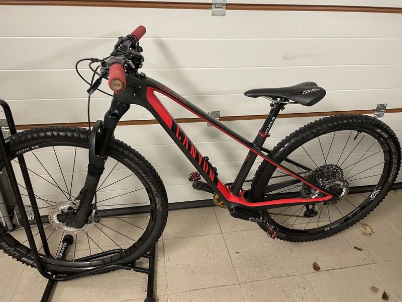 zavodni Canyon Exceed CF SLX, vel. XS, 27,5