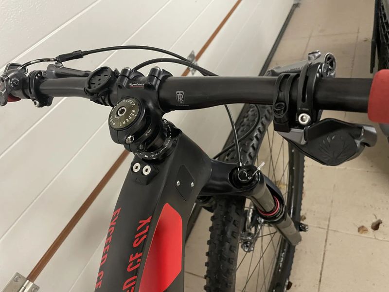 zavodni Canyon Exceed CF SLX, vel. XS, 27,5