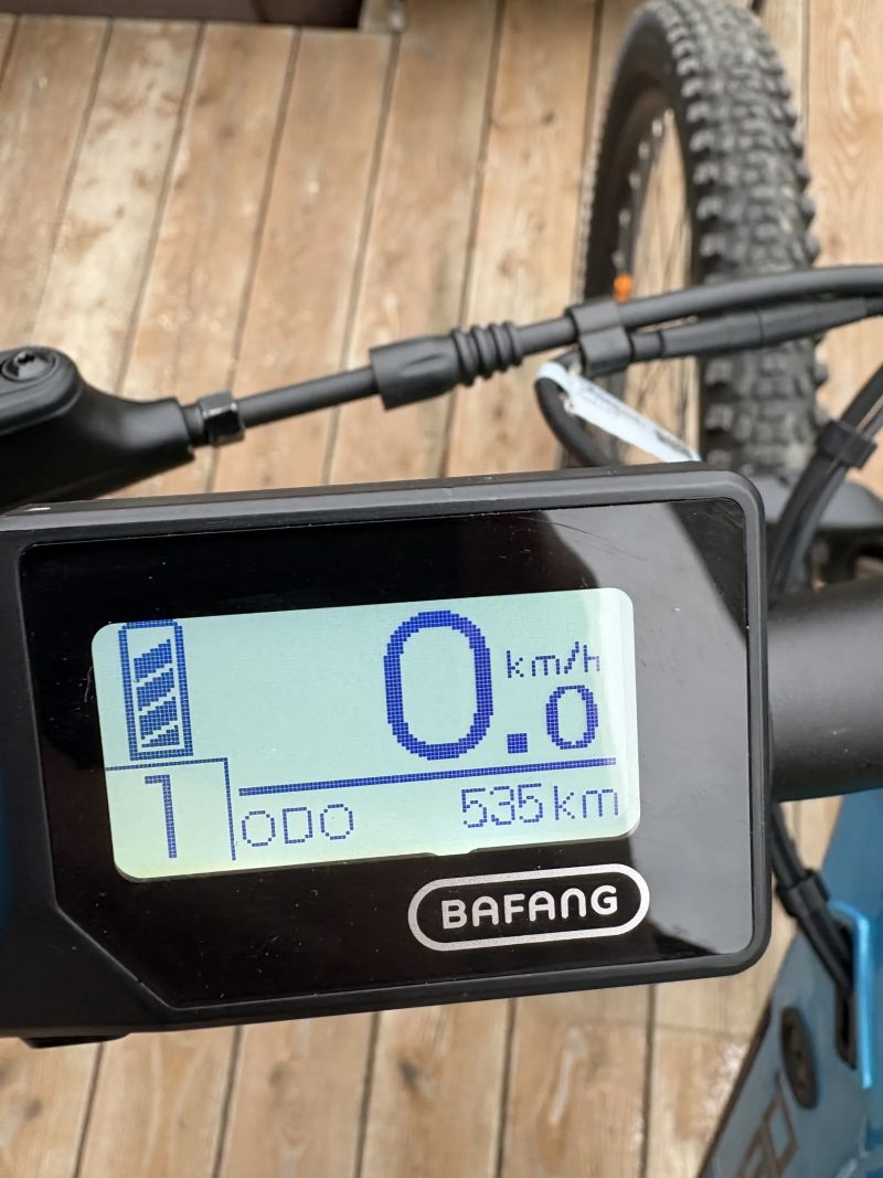 Pells Thorr 3 W - Záruka do 10/2026, TOP STAV 535km