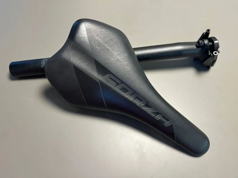 Sedlo + sedlovka Forza Stratos