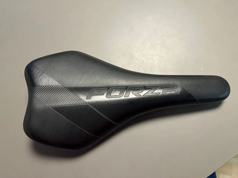 Sedlo + sedlovka Forza Stratos