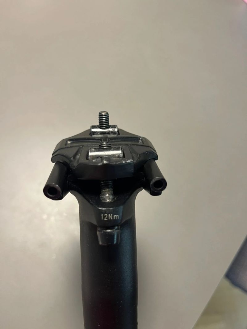 Sedlo + sedlovka Forza Stratos