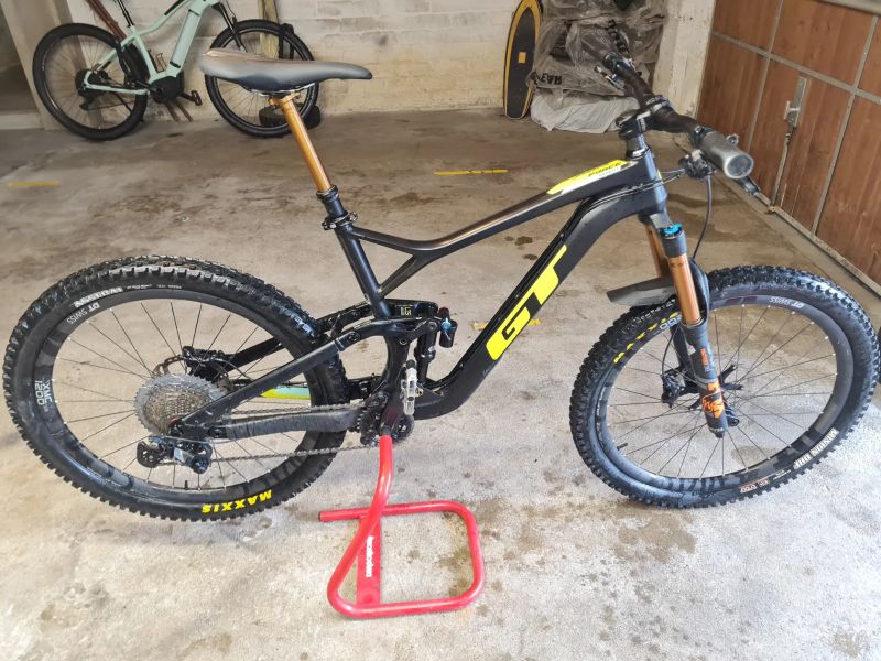 GT Force Carbon Expert