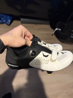 Tretry specialized touch 2.0, vel41, silnicne