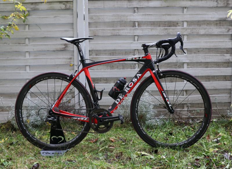 De Rosa Idol, karbon kola Fulcrum, Campagnolo Chorus Carbon