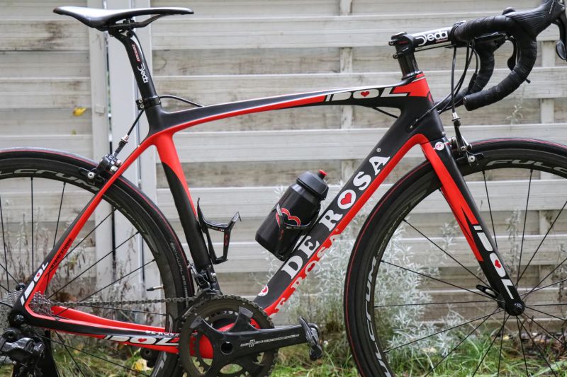 De Rosa Idol, karbon kola Fulcrum, Campagnolo Chorus Carbon