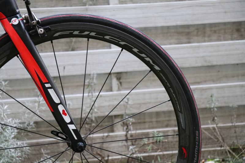 De Rosa Idol, karbon kola Fulcrum, Campagnolo Chorus Carbon