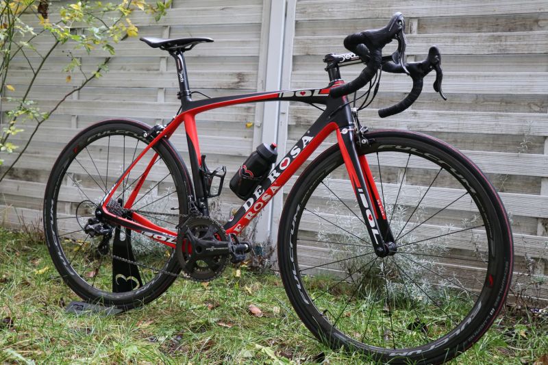 De Rosa Idol, karbon kola Fulcrum, Campagnolo Chorus Carbon