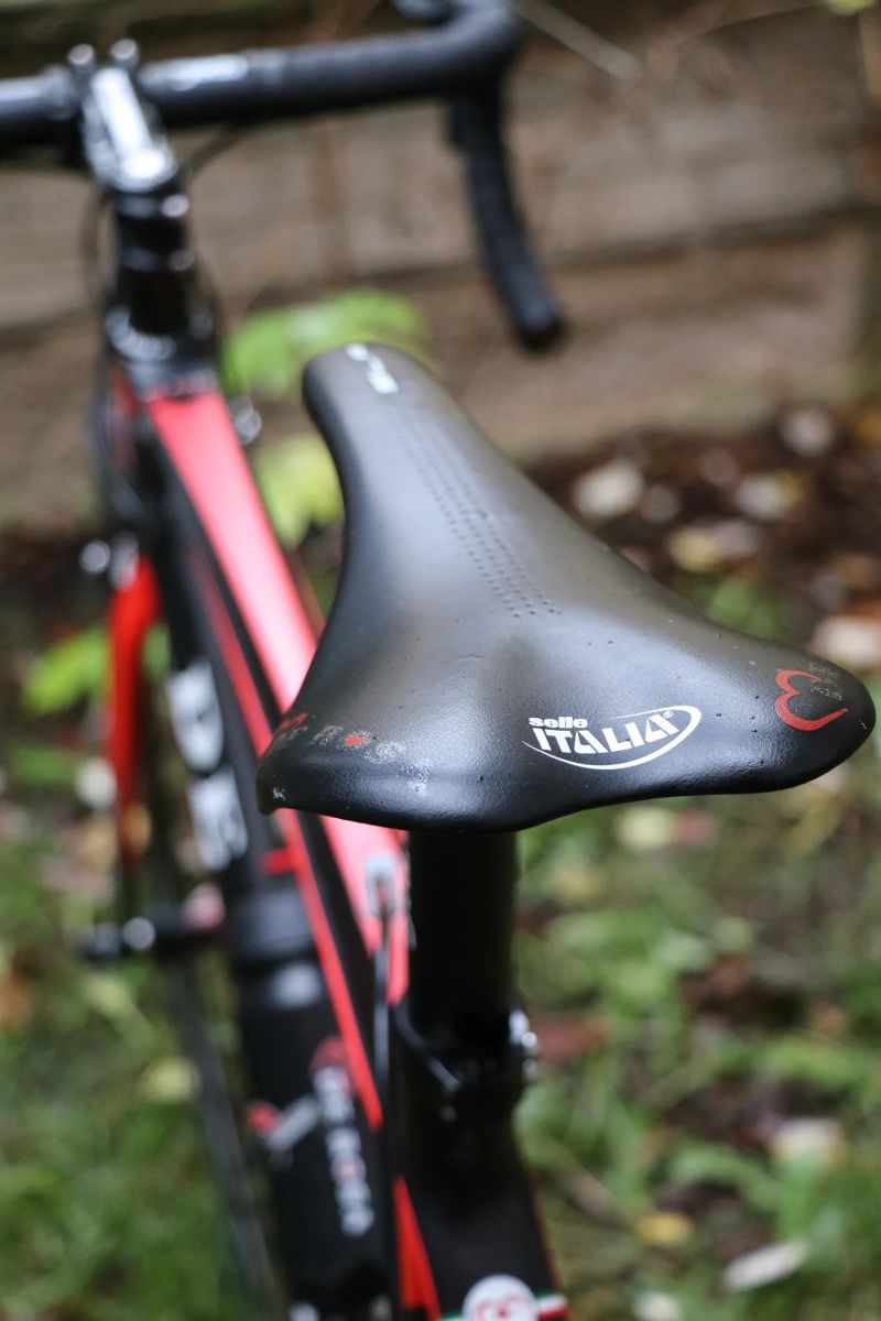 De Rosa Idol, karbon kola Fulcrum, Campagnolo Chorus Carbon