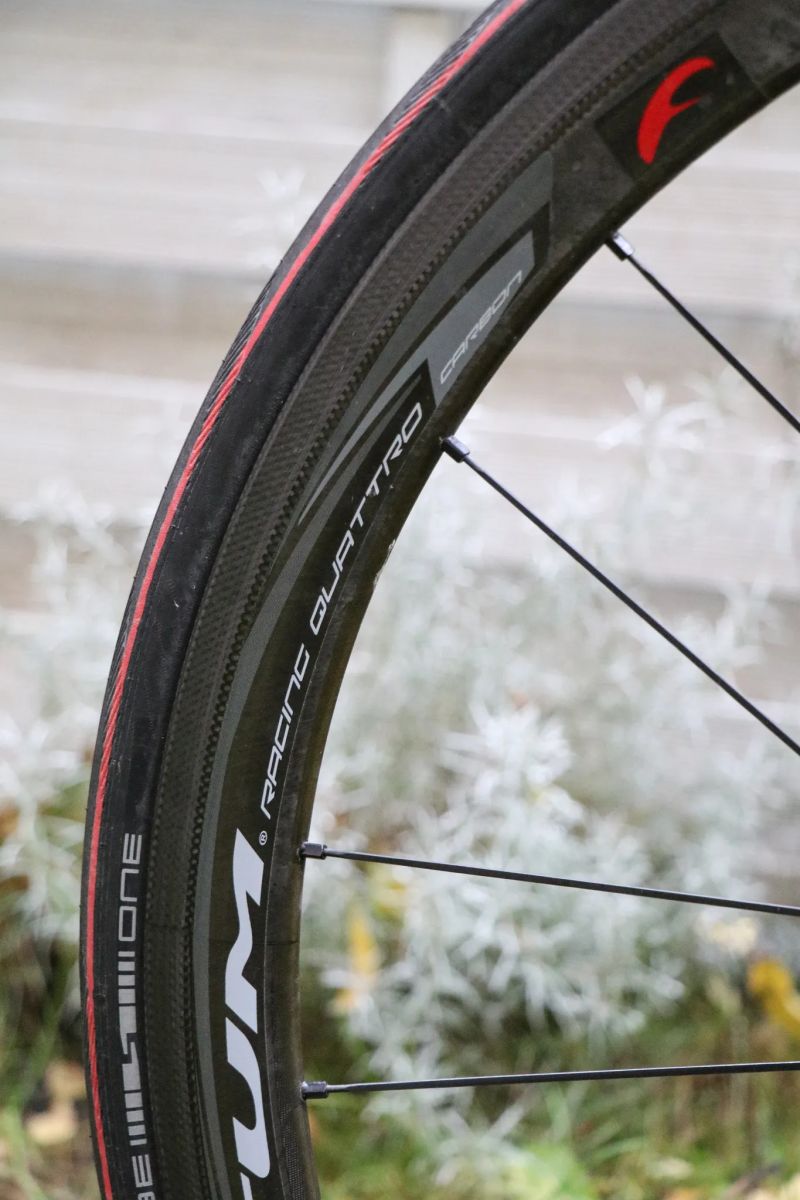 De Rosa Idol, karbon kola Fulcrum, Campagnolo Chorus Carbon