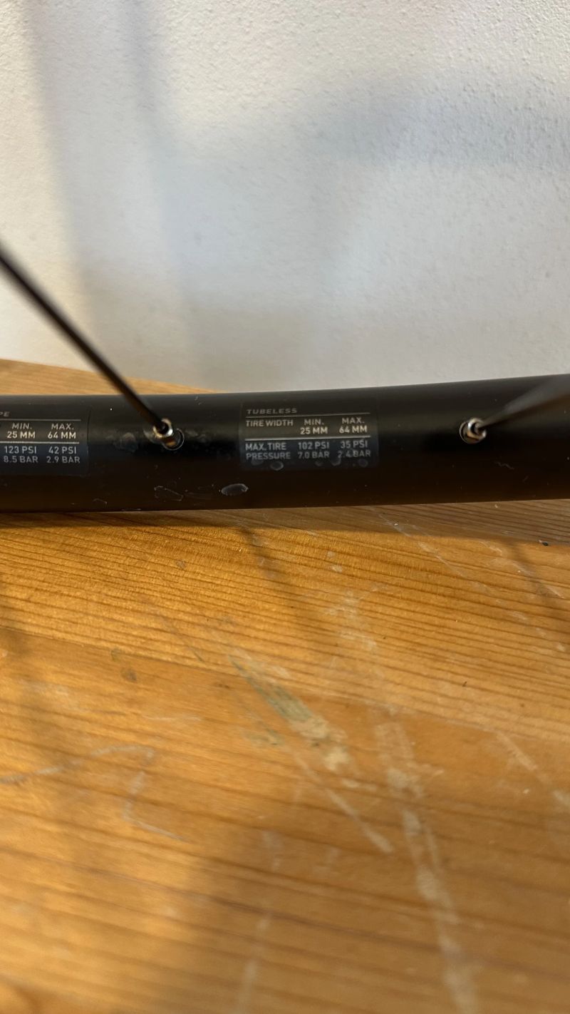 Zapletené kola DT Swiss R500db