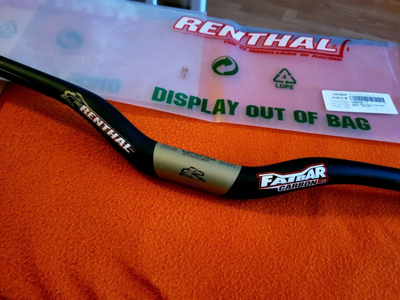 Nové Renthal Fatbar Carbon 35 V2 DH- spec.