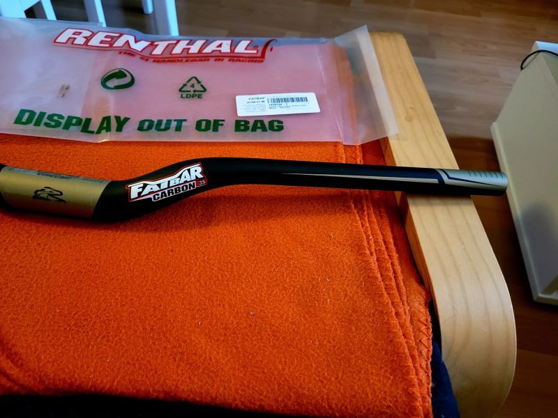 Nové Renthal Fatbar Carbon 35 V2 DH- spec.