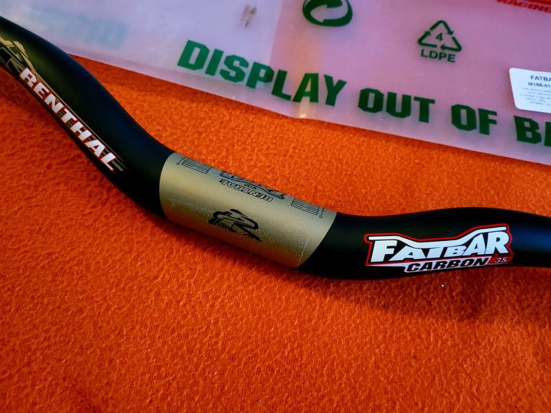 Nové Renthal Fatbar Carbon 35 V2 DH- spec.