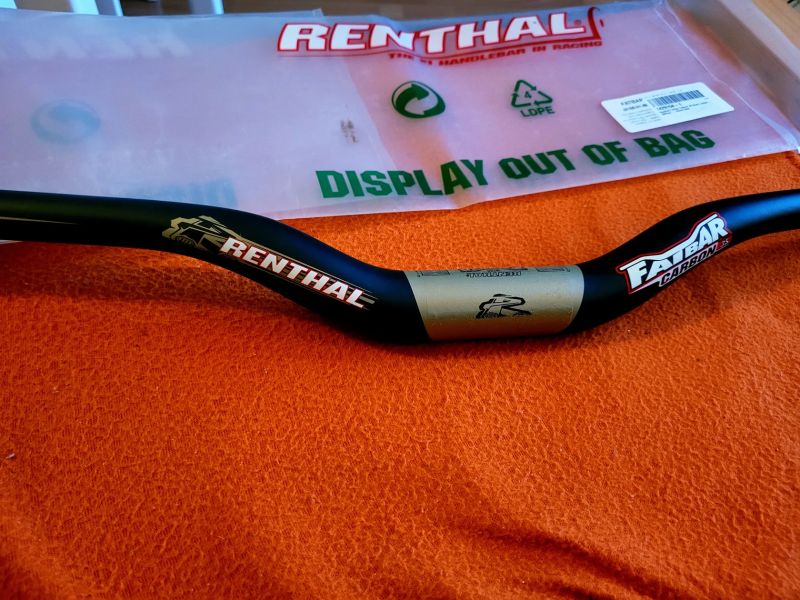 Nové Renthal Fatbar Carbon 35 V2 DH- spec.