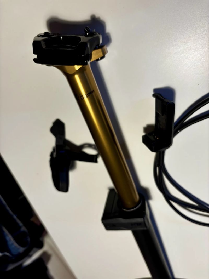 Bezdrátová teleskopická sedlovka FOX transfer neo