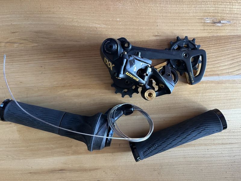 prodám přehazovačku Sram XX1 12s + řazení ( zlatá - bílá )