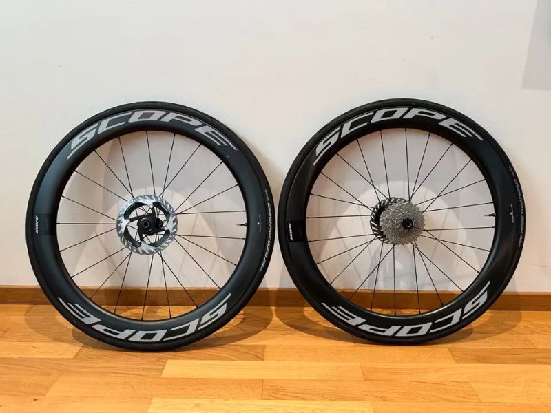 Trek Madone SLR Gen 8 - di2 Wattmetr Ultegra