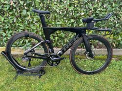 Trek Speed Concept SLR 7, velmi dobrý stav, Ultegra Di2 s Dura-Ace páčkami, Scope R5 kola, powermetr