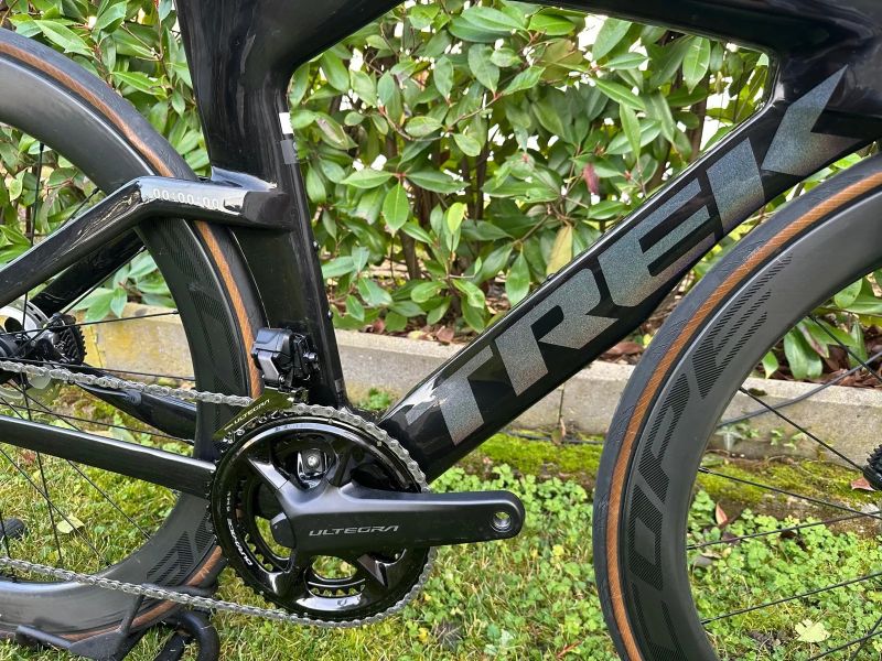 Trek Speed Concept SLR 7, velmi dobrý stav, Ultegra Di2 s Dura-Ace páčkami, Scope R5 kola, powermetr