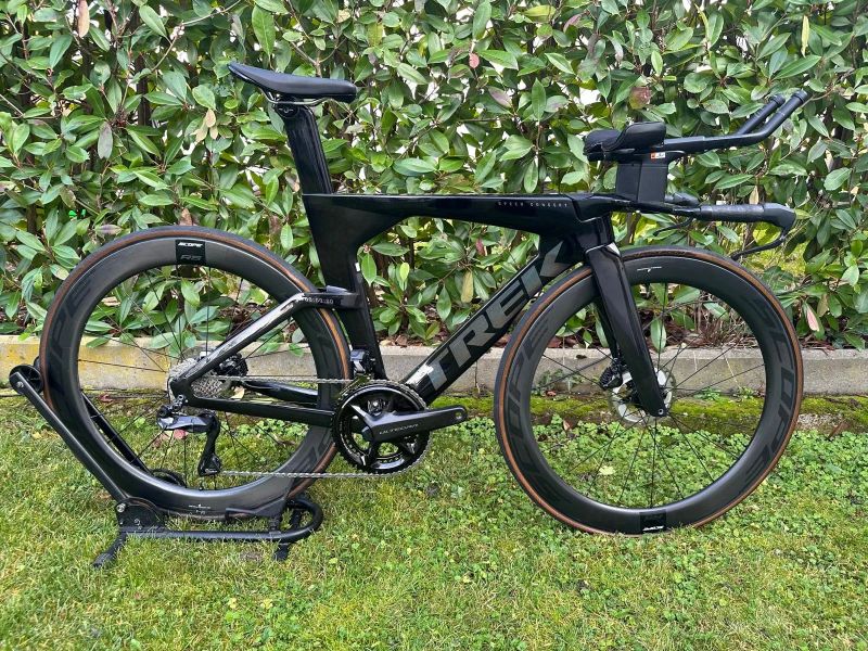 Trek Speed Concept SLR 7, velmi dobrý stav, Ultegra Di2 s Dura-Ace páčkami, Scope R5 kola, powermetr