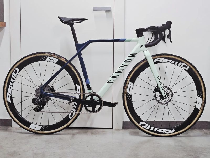 Canyon Inflite CF SL 7 AXS