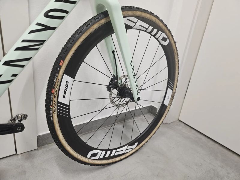 Canyon Inflite CF SL 7 AXS