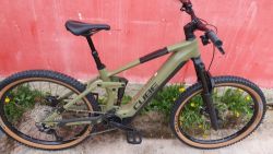 nové CUBE STEREO HYBRID karbon 160 HPC SLX 750