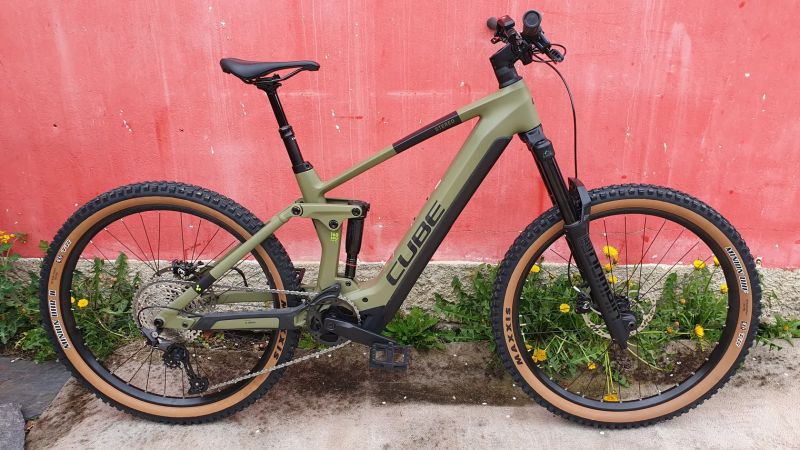 nové CUBE STEREO HYBRID karbon 160 HPC SLX 750