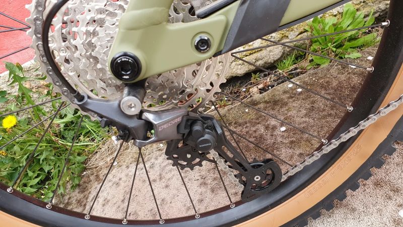 nové CUBE STEREO HYBRID karbon 160 HPC SLX 750