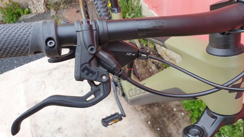 nové CUBE STEREO HYBRID karbon 160 HPC SLX 750