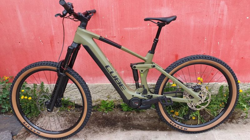 nové CUBE STEREO HYBRID karbon 160 HPC SLX 750