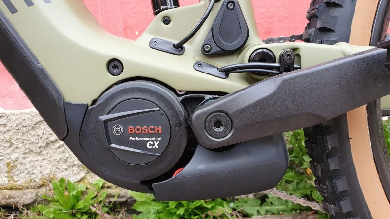 nové CUBE STEREO HYBRID karbon 160 HPC SLX 750