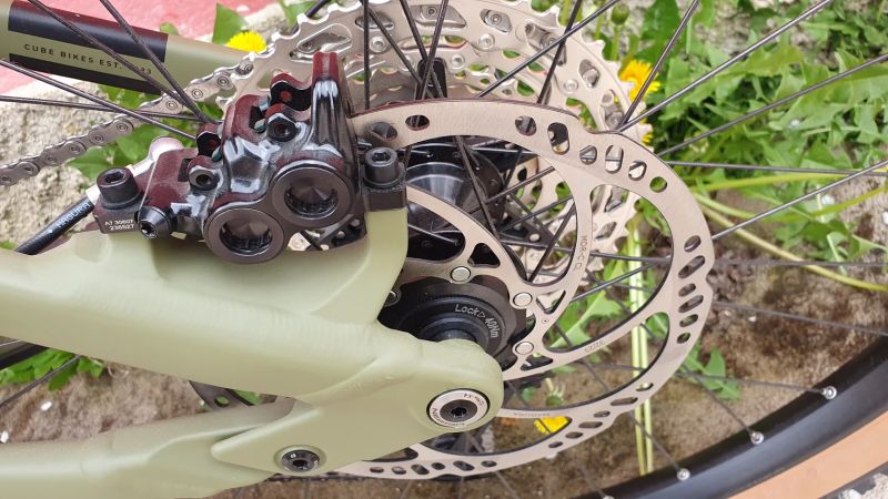 nové CUBE STEREO HYBRID karbon 160 HPC SLX 750