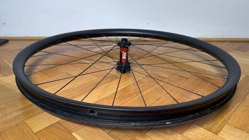 Karbonová ručně zapletená kola pro XCM 