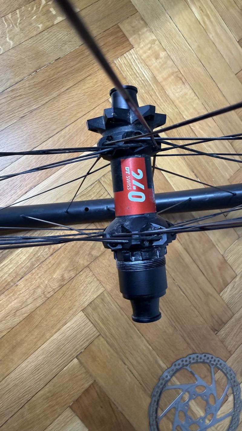 Karbonová ručně zapletená kola pro XCM 