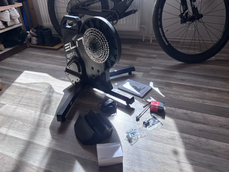 Cyklotrenažér Elite SUITO-T