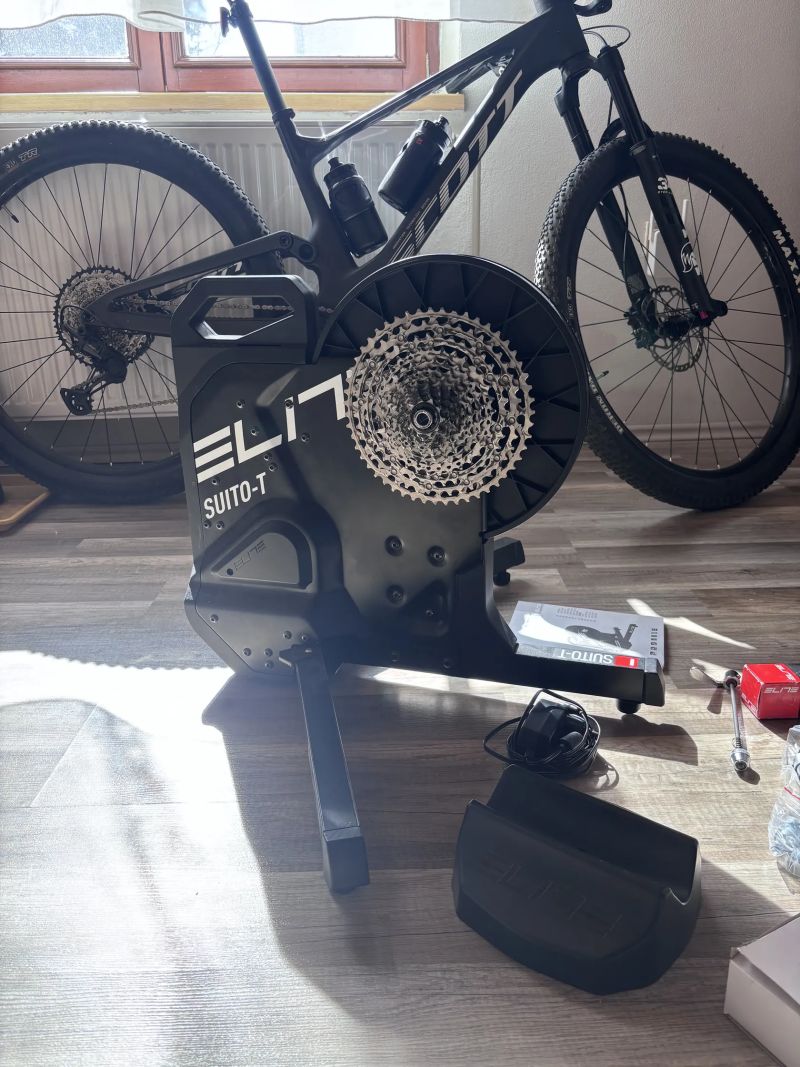 Cyklotrenažér Elite SUITO-T