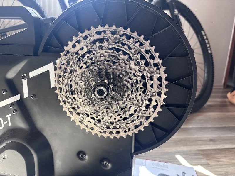 Cyklotrenažér Elite SUITO-T