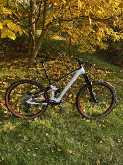 Cube Stereo 150 C:62 race 29, karbon, nové komponenty, L