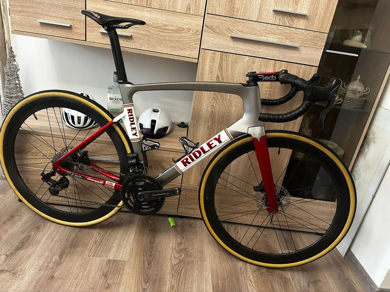 Ridley Noah Fast, Campagnolo Record EPS 12s, vel M.