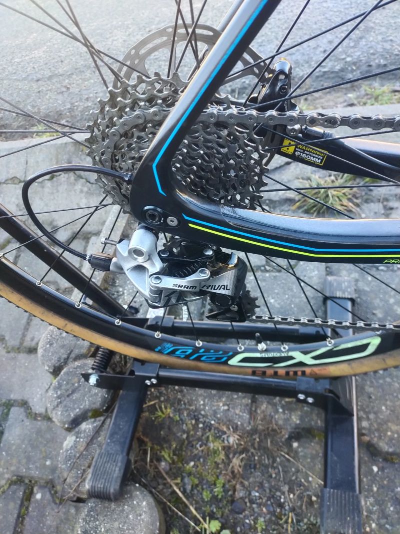 KARBONOVÉ GRAVEL KOLO BERGAMONT