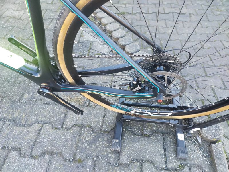 KARBONOVÉ GRAVEL KOLO BERGAMONT