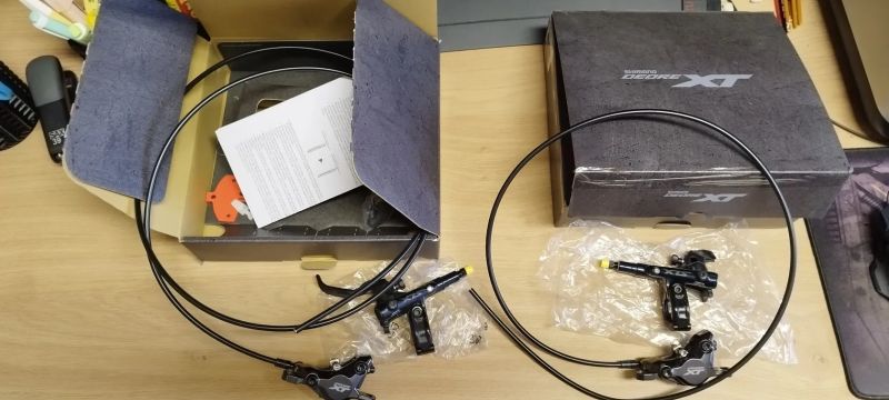 Dvoupístkové brzdové třmeny Shimano DEORE XT