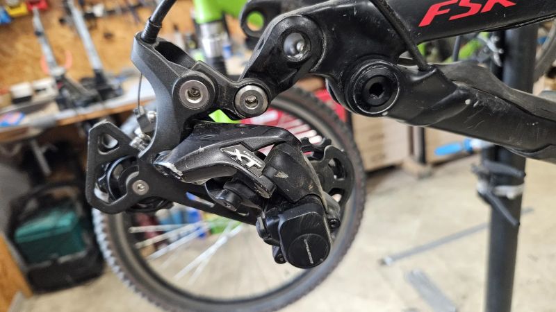 Rám Specialized Stumpjumper v plném osazení - 03/2025 byla měněna komplet ložiska za 9 500 Kč!