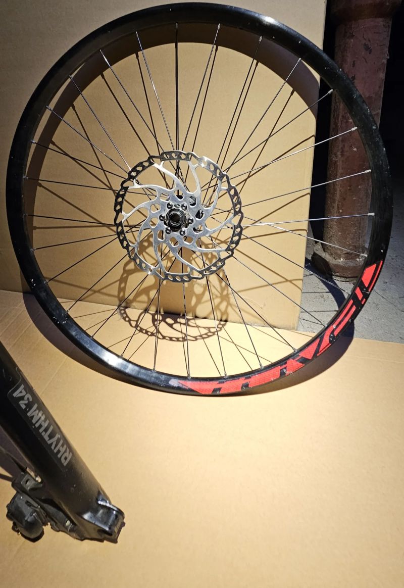 Rám Specialized Stumpjumper v plném osazení - 03/2025 byla měněna komplet ložiska za 9 500 Kč!