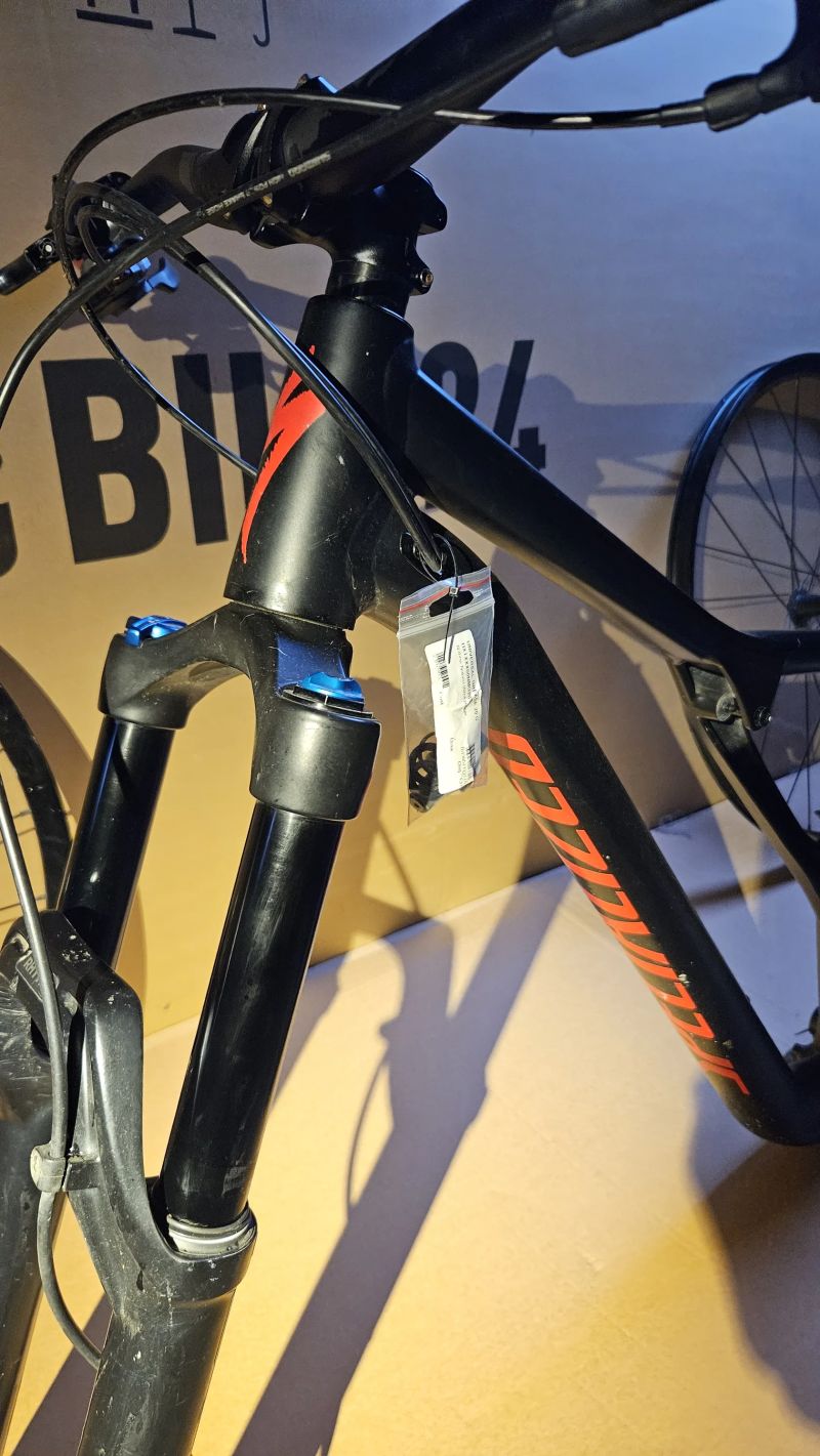 Rám Specialized Stumpjumper v plném osazení - 03/2025 byla měněna komplet ložiska za 9 500 Kč!